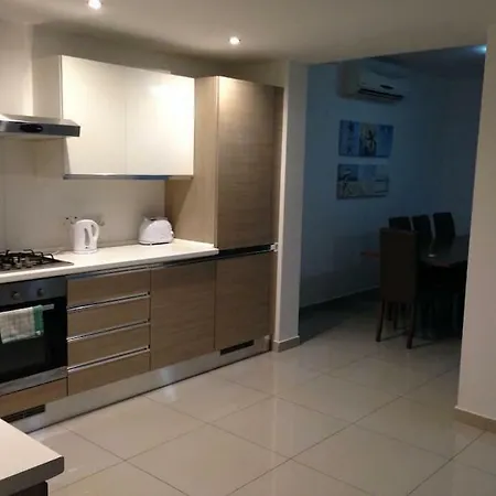 Modern 3 Bedroom, Seaview *
